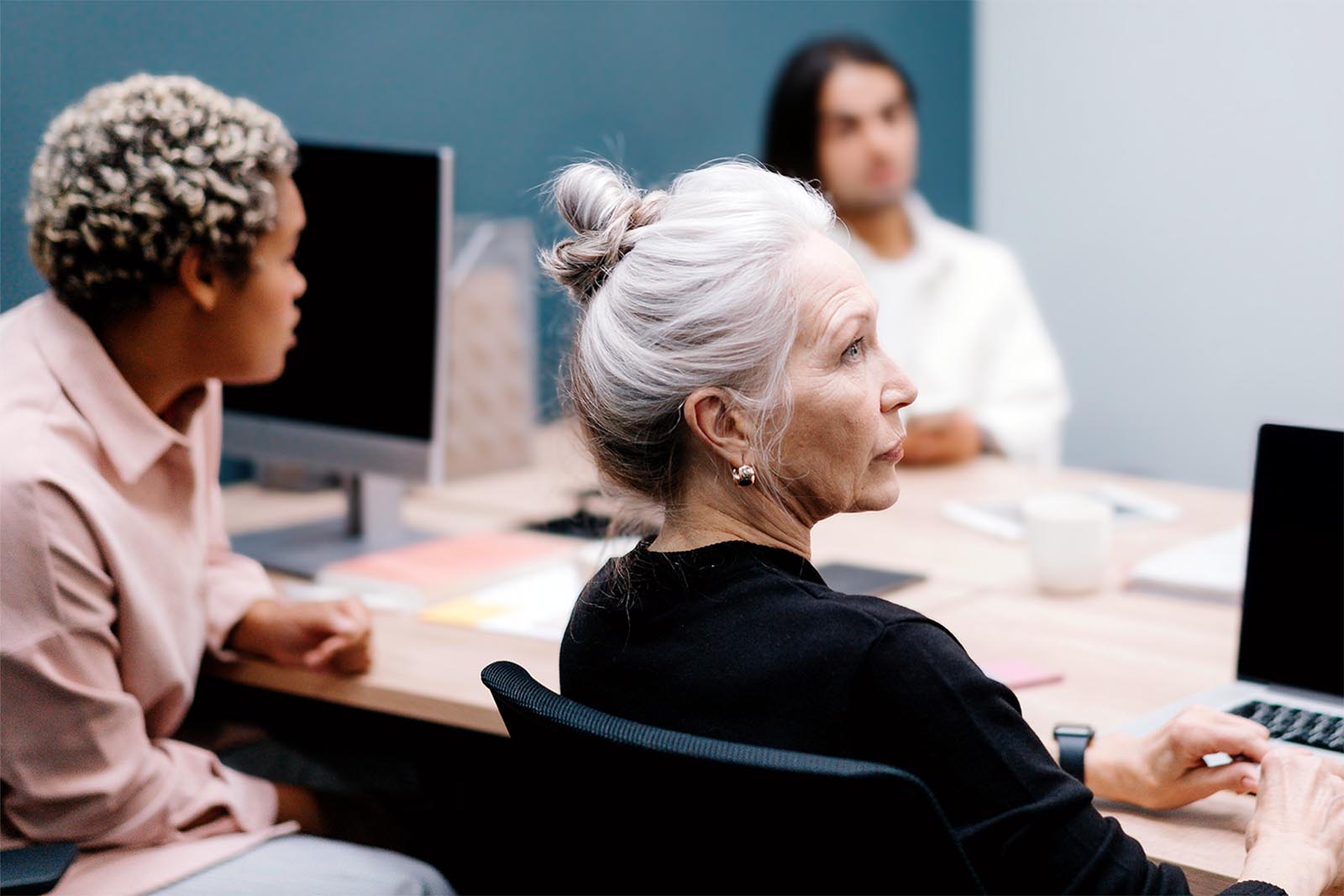 categories.1.image.alt